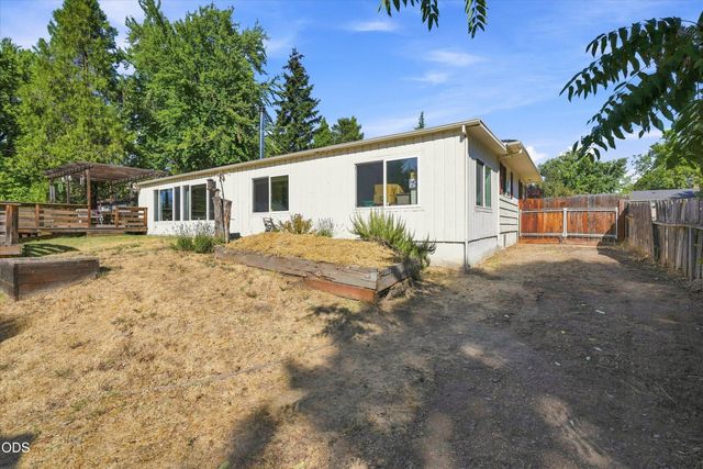 416 Ardmore Avenue, Medford, OR 97504