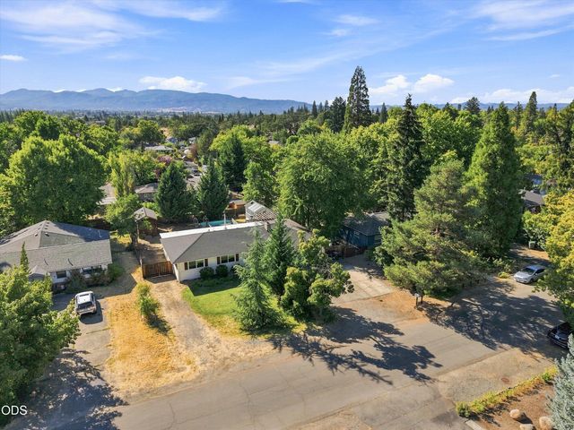 416 Ardmore Avenue, Medford, OR 97504