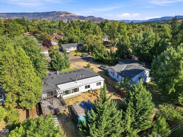 416 Ardmore Avenue, Medford, OR 97504