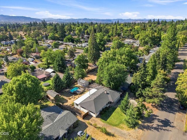 416 Ardmore Avenue, Medford, OR 97504