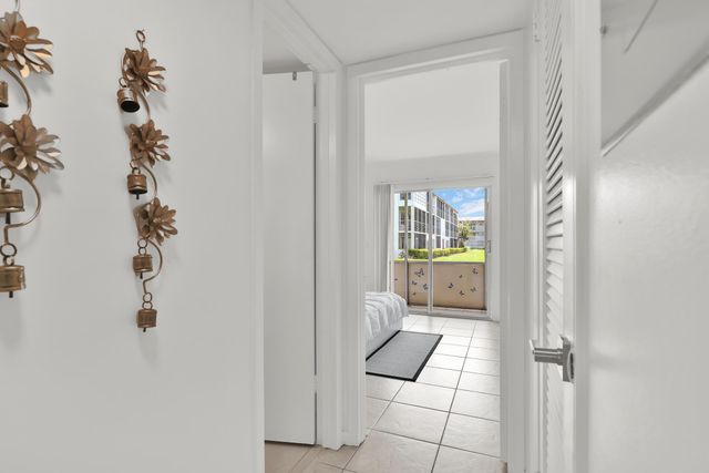 175 Fanshaw E, Boca Raton, FL 33434