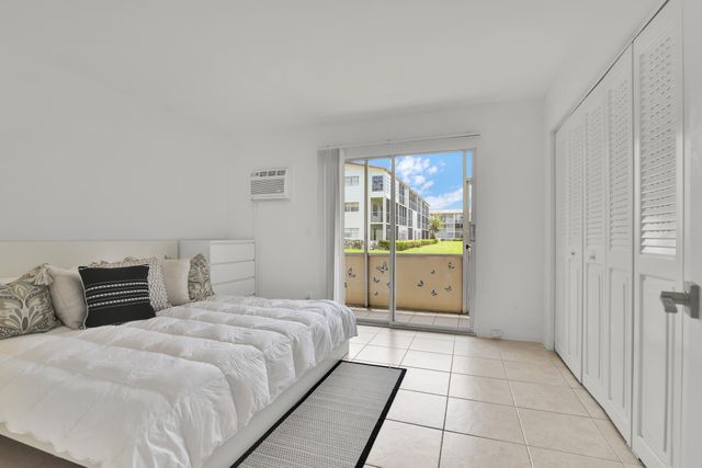 175 Fanshaw E, Boca Raton, FL 33434