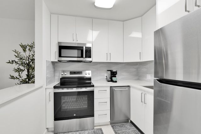 175 Fanshaw E, Boca Raton, FL 33434