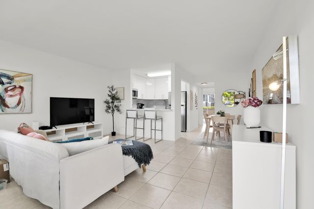 175 Fanshaw E, Boca Raton, FL 33434