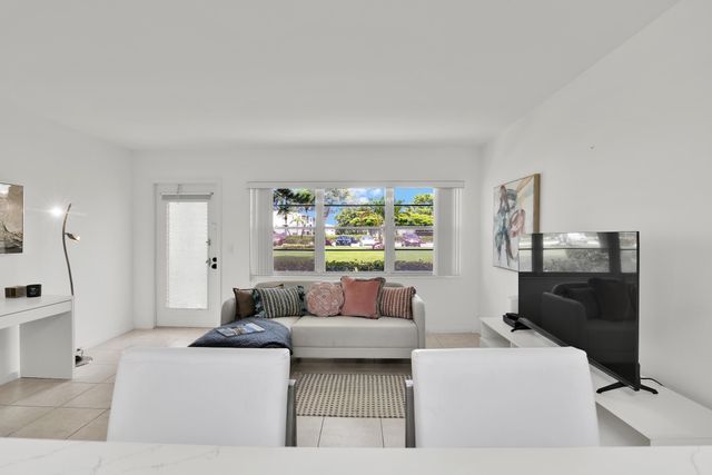 175 Fanshaw E, Boca Raton, FL 33434