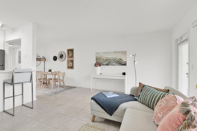 175 Fanshaw E, Boca Raton, FL 33434