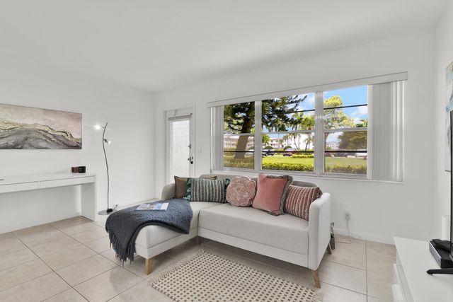 175 Fanshaw E, Boca Raton, FL 33434