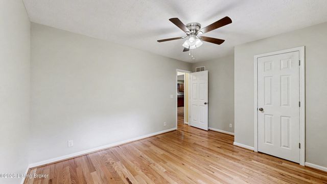 6215 Bay Pine Dr, Louisville, KY 40219