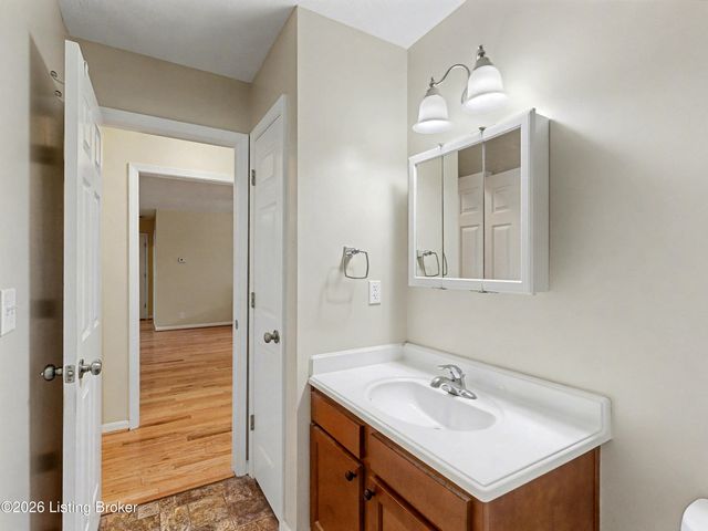 6215 Bay Pine Dr, Louisville, KY 40219