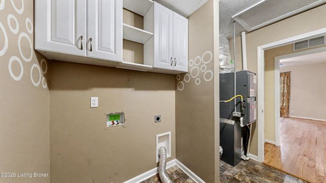 6215 Bay Pine Dr, Louisville, KY 40219
