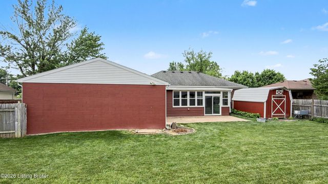6215 Bay Pine Dr, Louisville, KY 40219