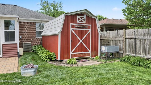 6215 Bay Pine Dr, Louisville, KY 40219