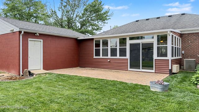 6215 Bay Pine Dr, Louisville, KY 40219