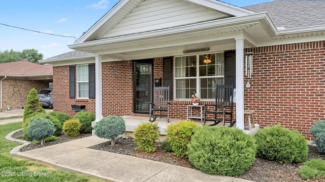 6215 Bay Pine Dr, Louisville, KY 40219