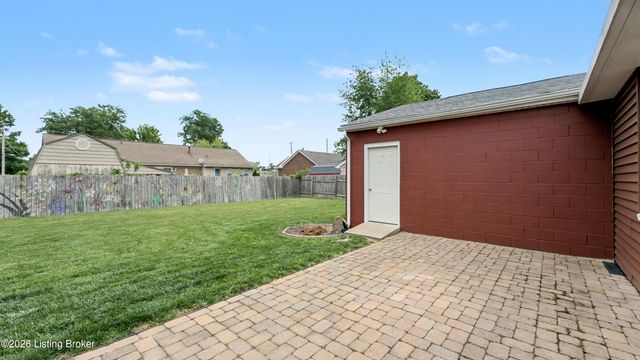 6215 Bay Pine Dr, Louisville, KY 40219