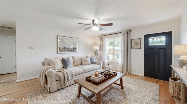 6215 Bay Pine Dr, Louisville, KY 40219