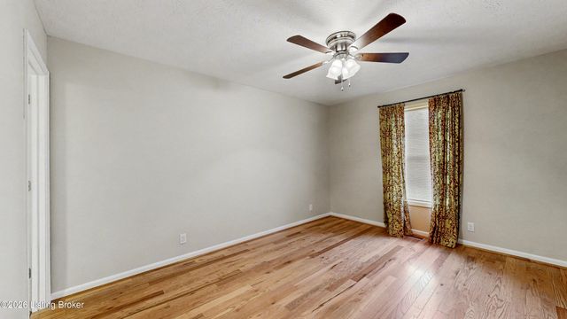 6215 Bay Pine Dr, Louisville, KY 40219
