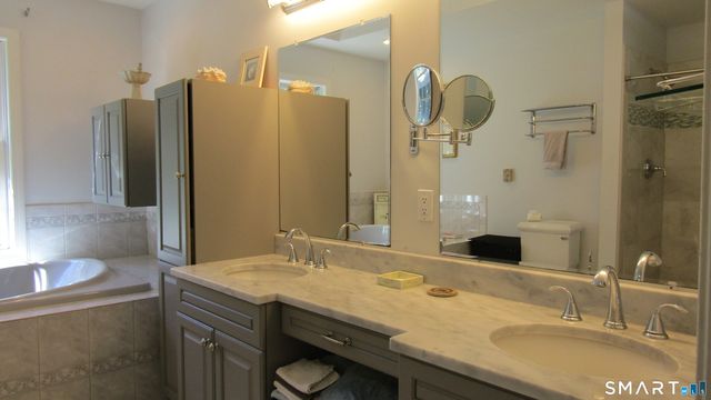 3 O'Keefe Lane, New Hartford, CT 06057