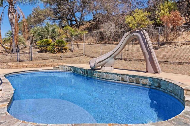 3950 Hellers Bend, Fallbrook, CA 92028
