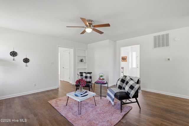 718 Hughes Road, Hampstead, NC 28443