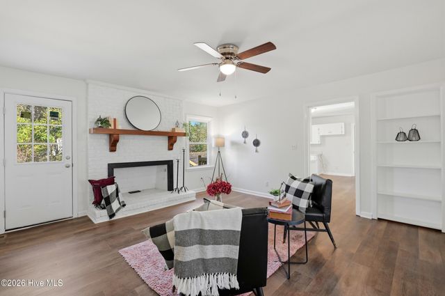 718 Hughes Road, Hampstead, NC 28443