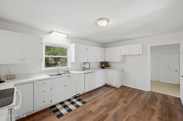 718 Hughes Road, Hampstead, NC 28443