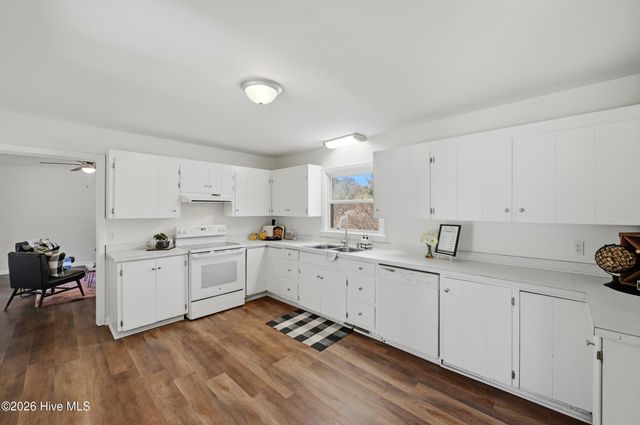 718 Hughes Road, Hampstead, NC 28443