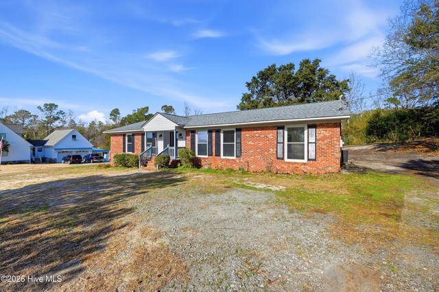 718 Hughes Road, Hampstead, NC 28443