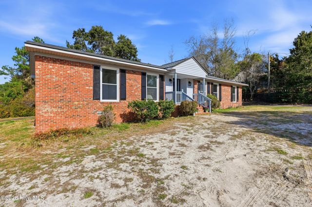 718 Hughes Road, Hampstead, NC 28443