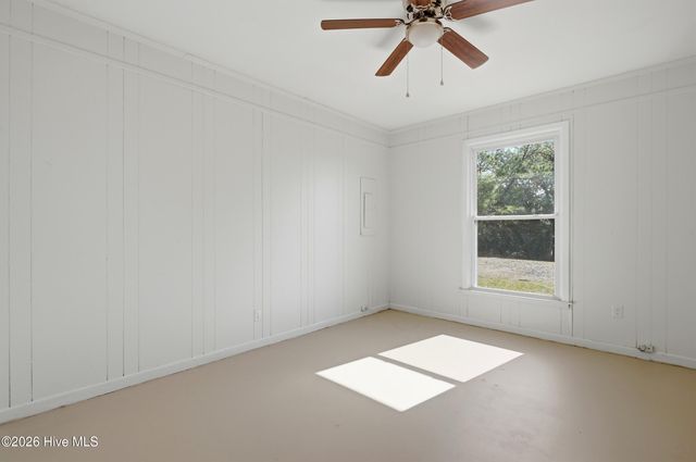 718 Hughes Road, Hampstead, NC 28443