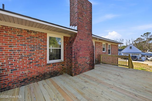 718 Hughes Road, Hampstead, NC 28443
