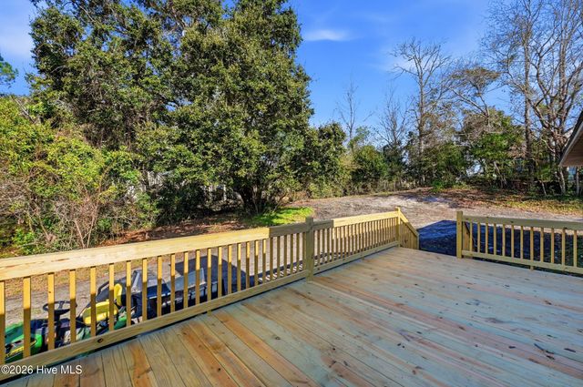 718 Hughes Road, Hampstead, NC 28443