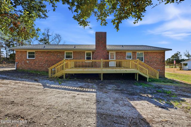 718 Hughes Road, Hampstead, NC 28443