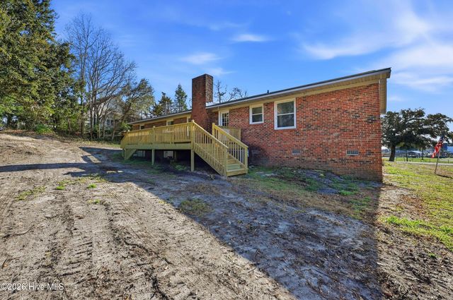 718 Hughes Road, Hampstead, NC 28443
