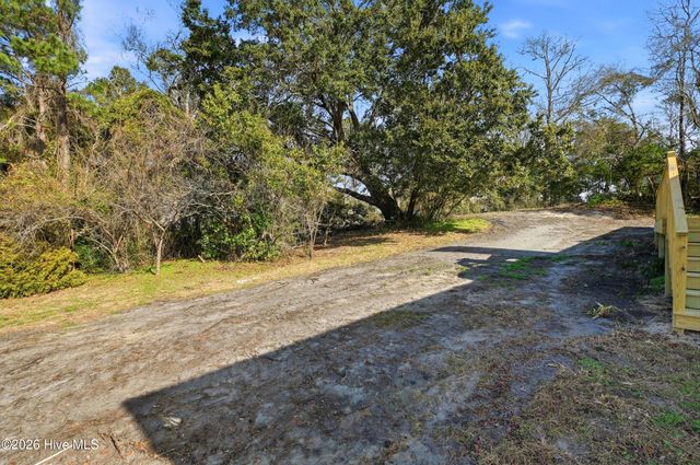 718 Hughes Road, Hampstead, NC 28443