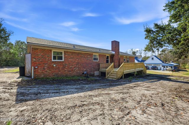 718 Hughes Road, Hampstead, NC 28443