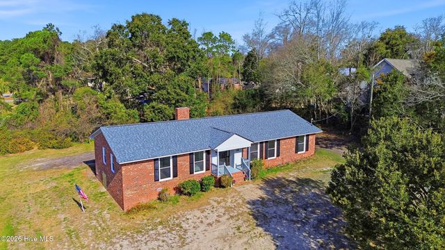 718 Hughes Road, Hampstead, NC 28443