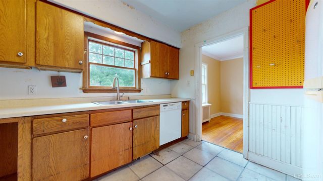 1020 S 7th Avenue, Escanaba, MI 49829