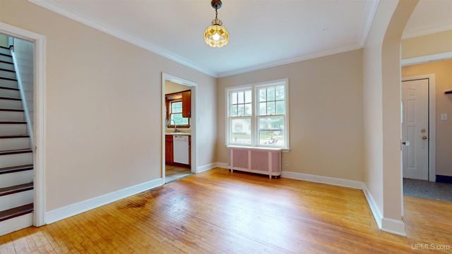 1020 S 7th Avenue, Escanaba, MI 49829