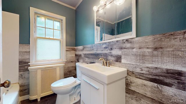 1020 S 7th Avenue, Escanaba, MI 49829