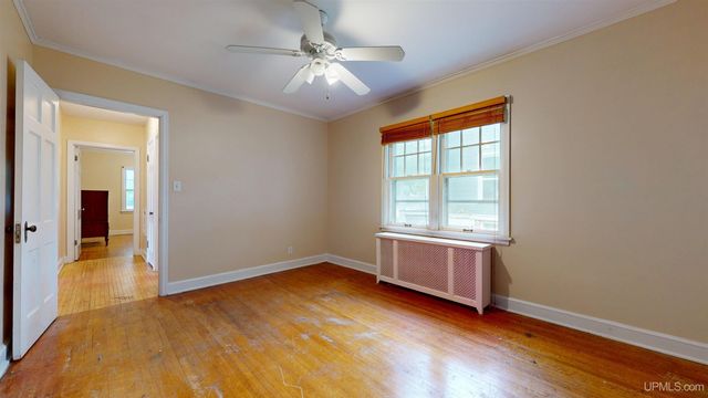 1020 S 7th Avenue, Escanaba, MI 49829