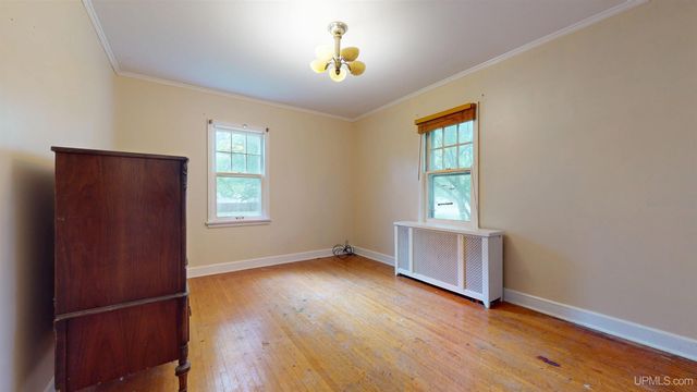 1020 S 7th Avenue, Escanaba, MI 49829