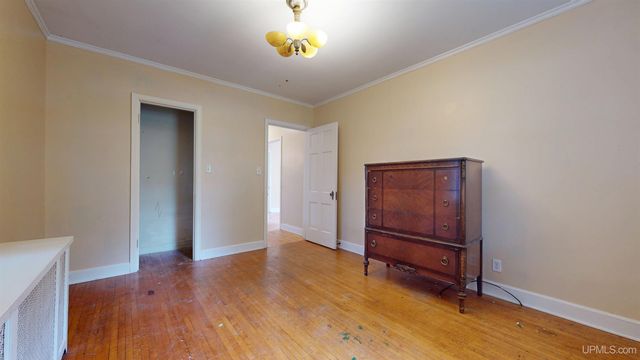 1020 S 7th Avenue, Escanaba, MI 49829