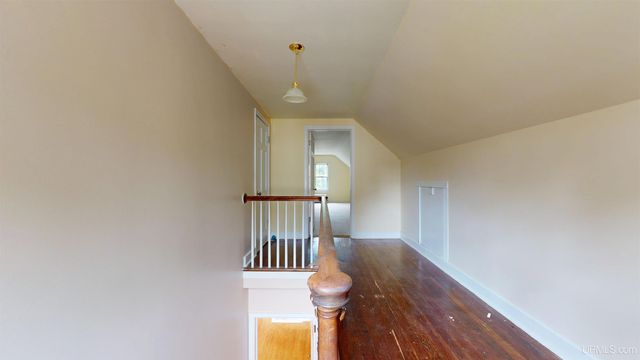 1020 S 7th Avenue, Escanaba, MI 49829