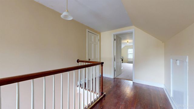 1020 S 7th Avenue, Escanaba, MI 49829