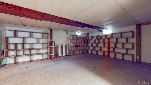 1020 S 7th Avenue, Escanaba, MI 49829