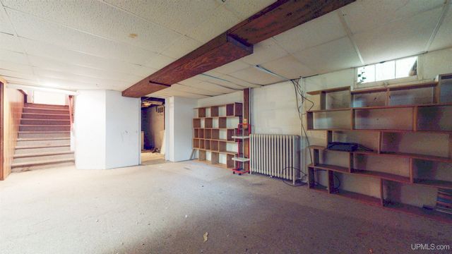 1020 S 7th Avenue, Escanaba, MI 49829