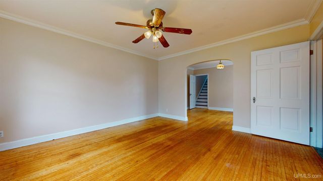 1020 S 7th Avenue, Escanaba, MI 49829