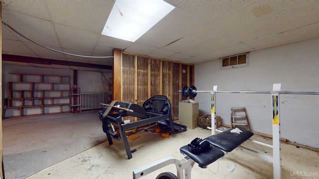 1020 S 7th Avenue, Escanaba, MI 49829