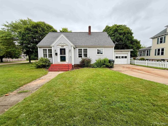 1020 S 7th Avenue, Escanaba, MI 49829